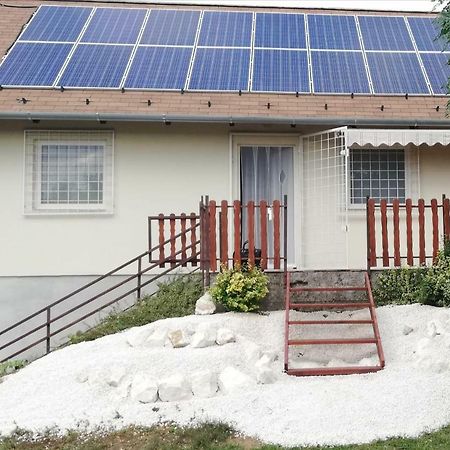 Apartamento House At Lake Esztergom Exterior foto